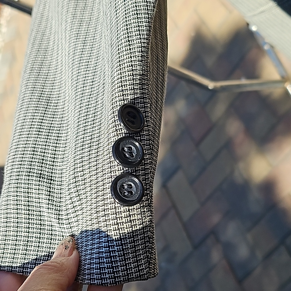 Suit - Picture 5 of 6